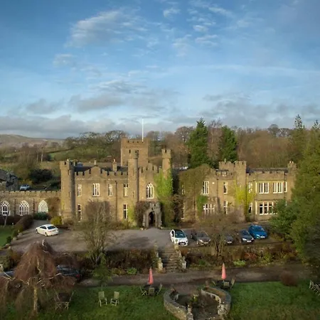 Augill Castle فندق 4*